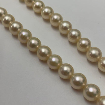 Akoya pearl necklace with approximately 7.5 mm pearls measuring 43 cm in length
