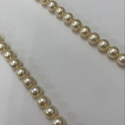 Akoya pearl necklace with approximately 7.5 mm pearls measuring 43 cm in length