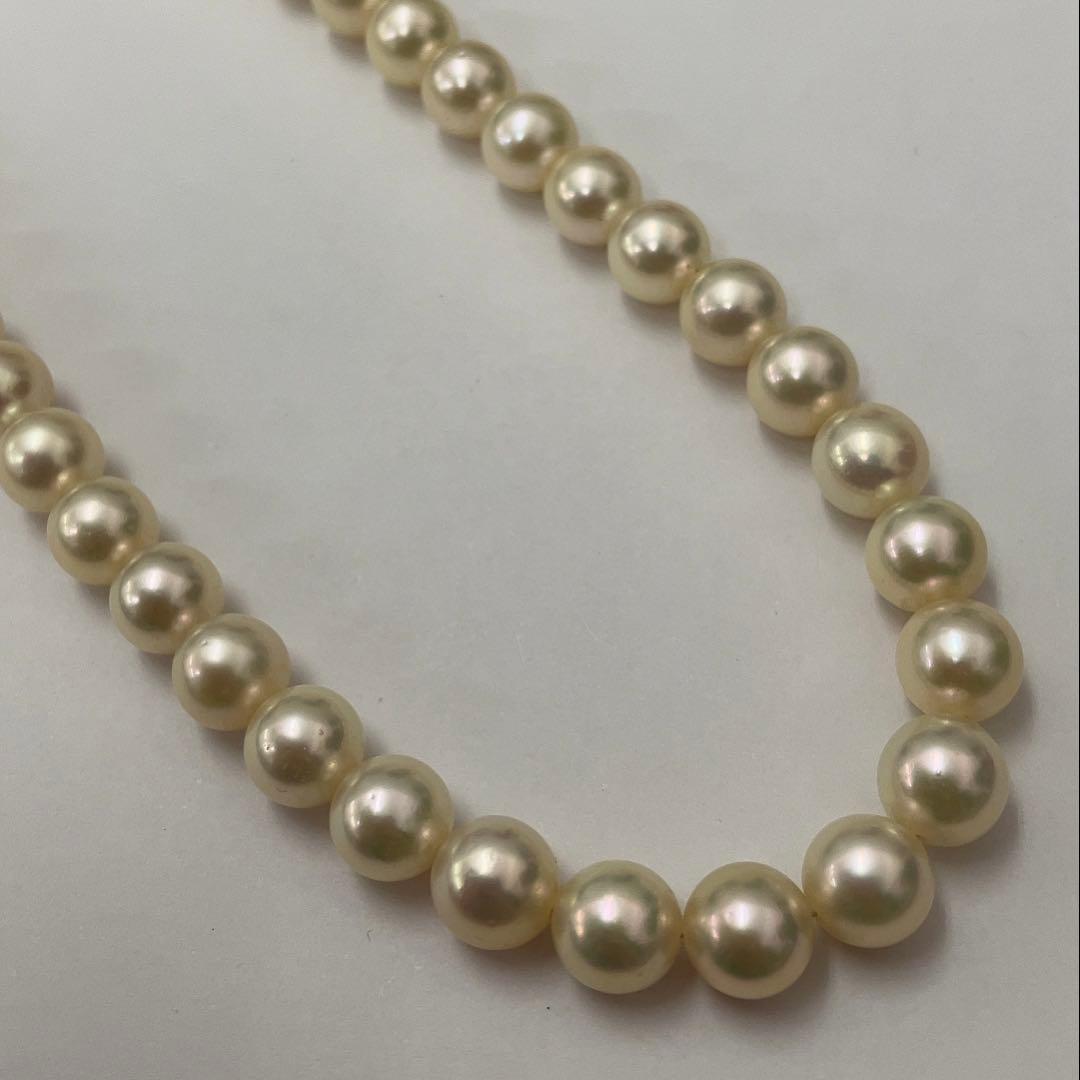 Akoya pearl necklace with approximately 7.5 mm pearls measuring 43 cm in length
