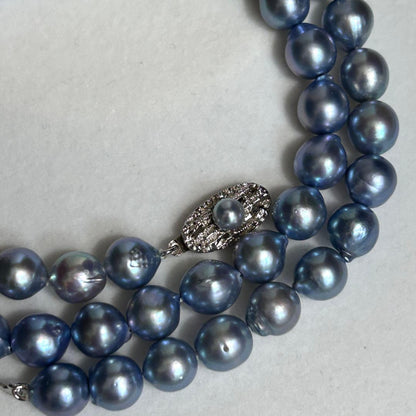 Akoya pearl necklace featuring baroque pearls with blue tint, 8.9mm size, 55.5cm length, silver clasp