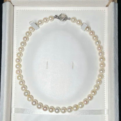 Akoya pearl necklace with large 8.6-8.9mm white pearls measuring approximately 43 cm in length