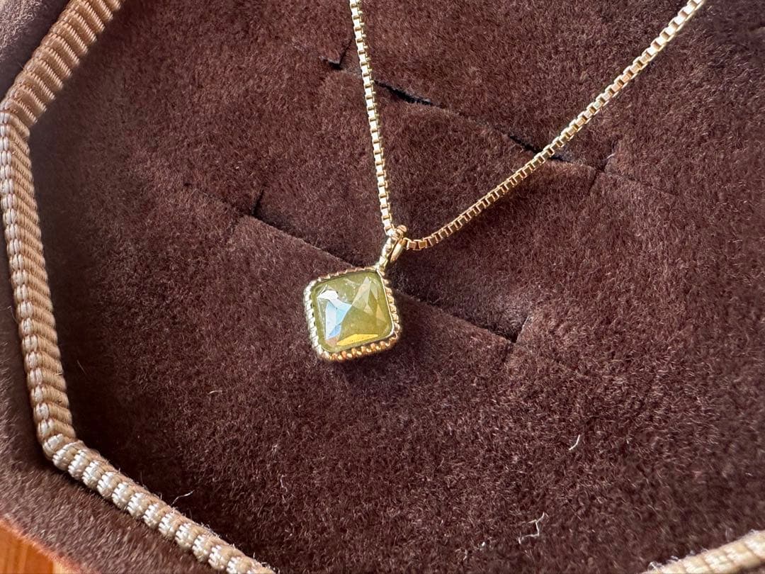 agete K10 natural diamond necklace with olive yellow diamond on adjustable 50 cm gold chain