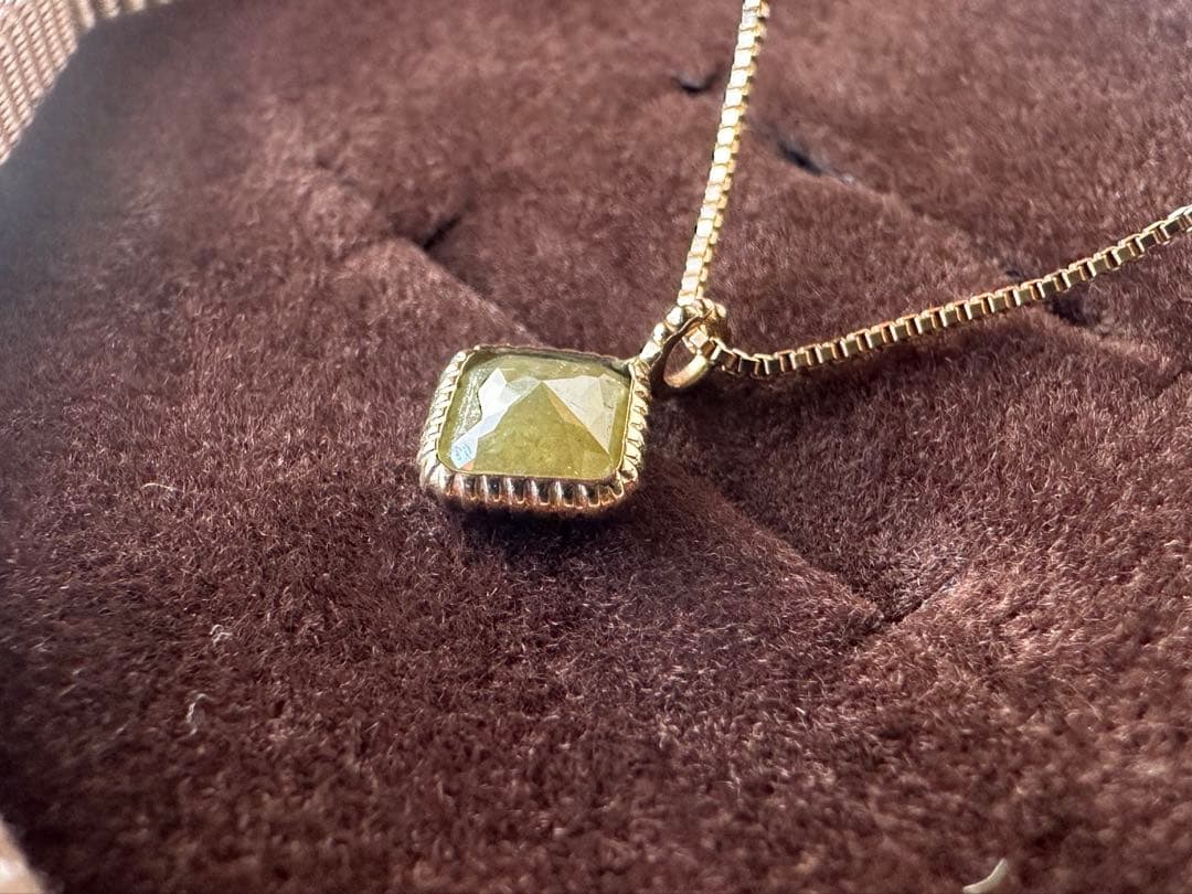 agete K10 natural diamond necklace with olive yellow diamond on adjustable 50 cm gold chain