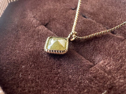 agete K10 natural diamond necklace with olive yellow diamond on adjustable 50 cm gold chain