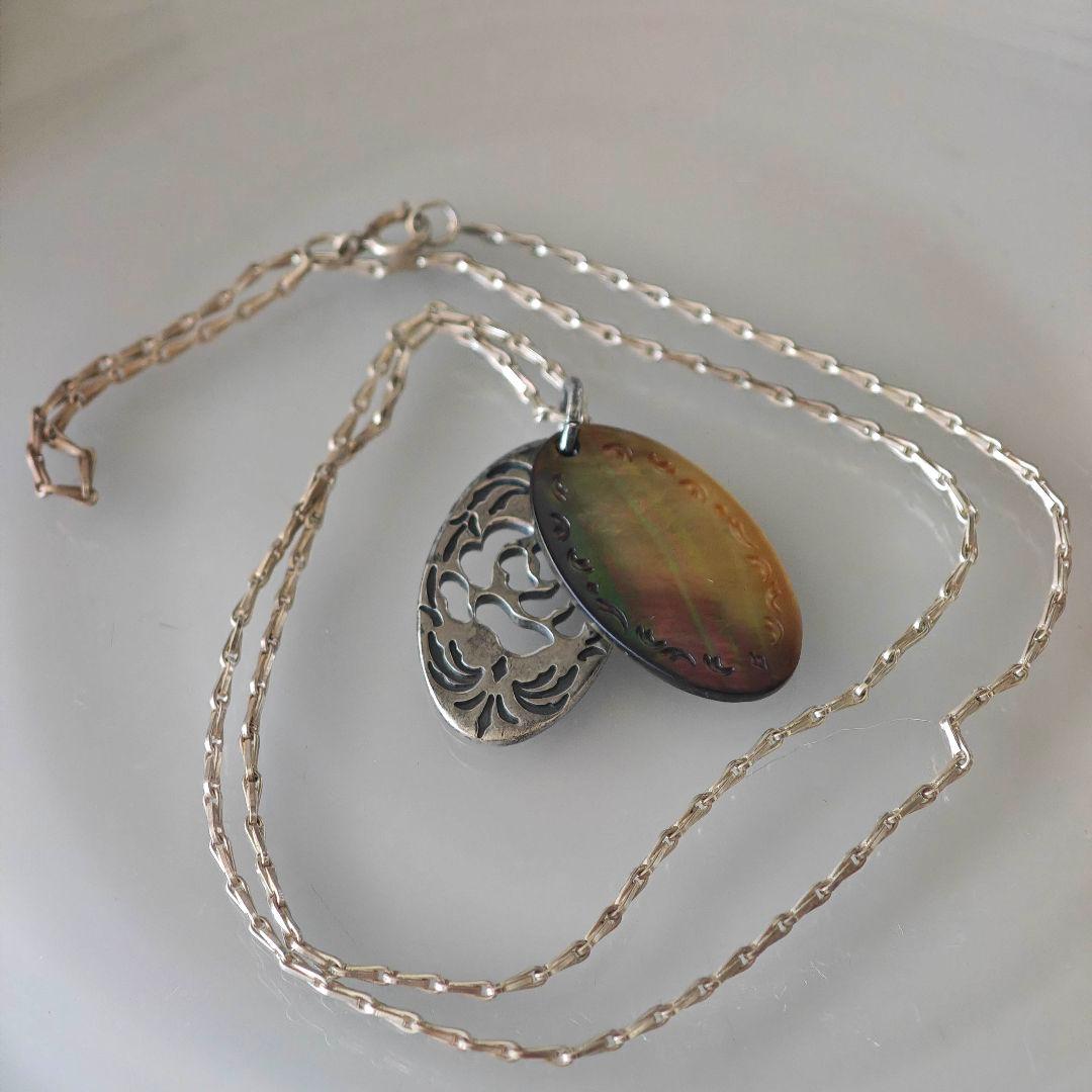 Agete silver necklace with 2.9cm shell and metal filigree charm on a 50cm chain