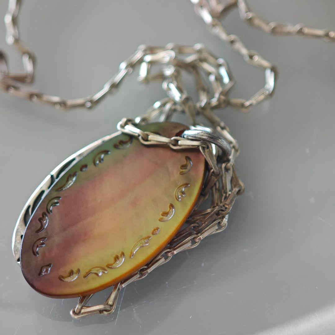 Agete silver necklace with 2.9cm shell and metal filigree charm on a 50cm chain