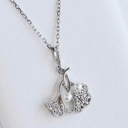 Pt950 Mikimoto Ginkgo diamond necklace with 2.8mm baby pearl on a 40cm platinum chain