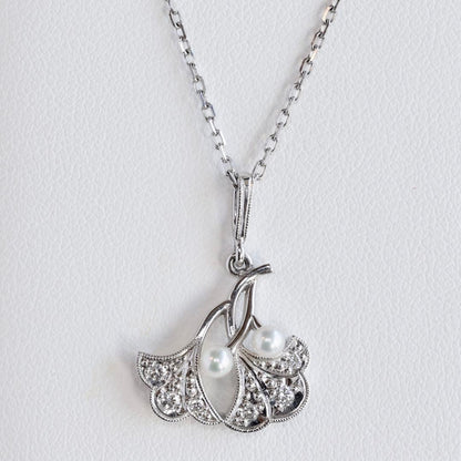Pt950 Mikimoto Ginkgo diamond necklace with 2.8mm baby pearl on a 40cm platinum chain