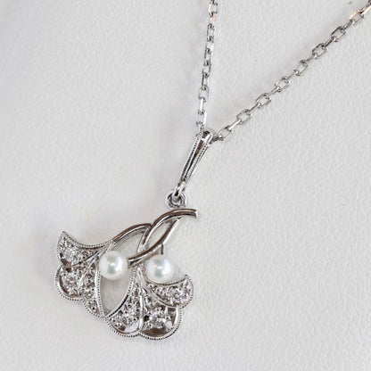 Pt950 Mikimoto Ginkgo diamond necklace with 2.8mm baby pearl on a 40cm platinum chain