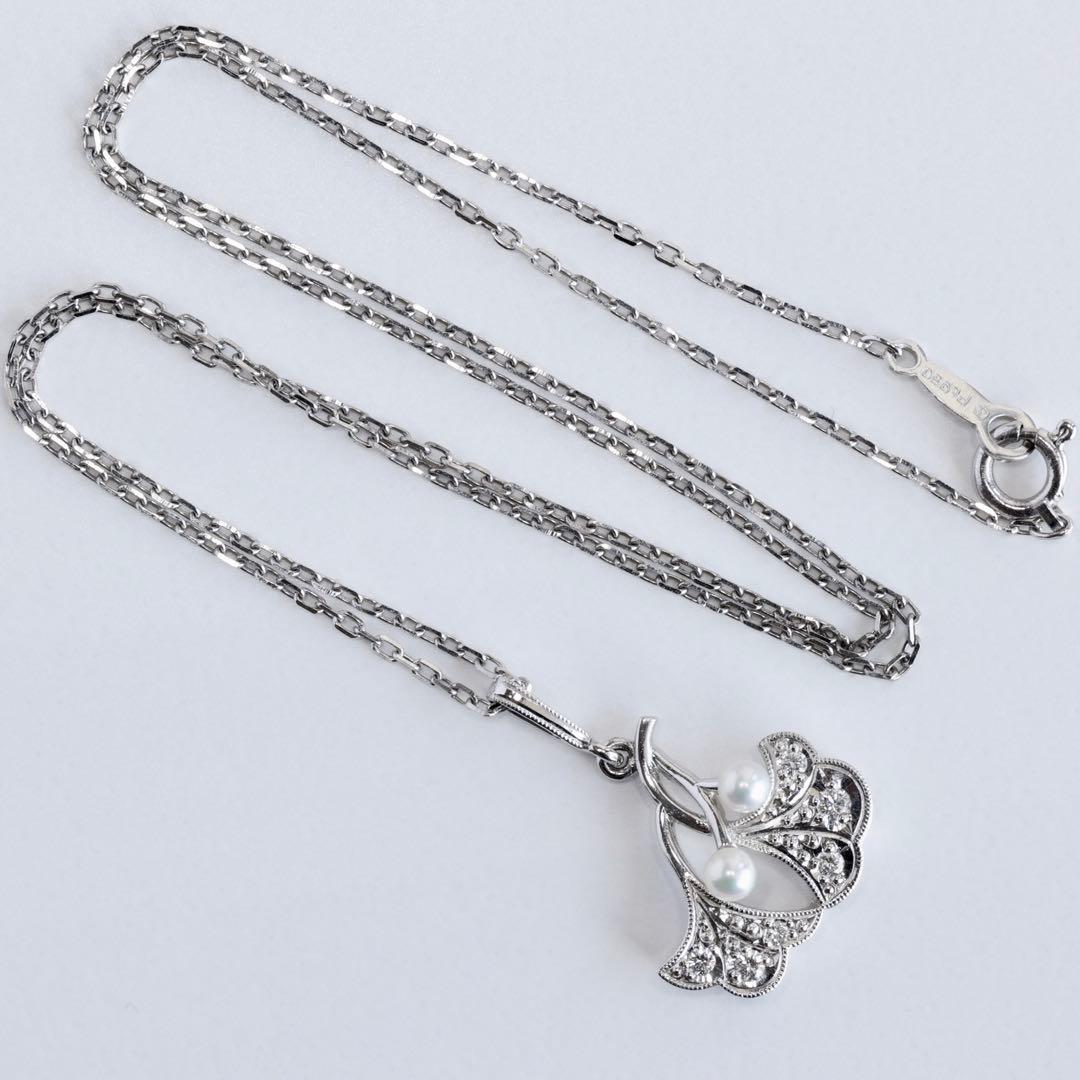 Pt950 Mikimoto Ginkgo diamond necklace with 2.8mm baby pearl on a 40cm platinum chain