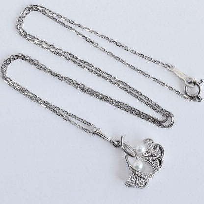 Pt950 Mikimoto Ginkgo diamond necklace with 2.8mm baby pearl on a 40cm platinum chain