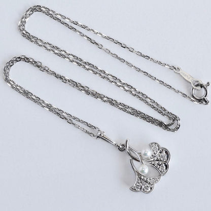 Pt950 Mikimoto Ginkgo diamond necklace with 2.8mm baby pearl on a 40cm platinum chain