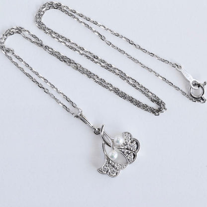 Pt950 Mikimoto Ginkgo diamond necklace with 2.8mm baby pearl on a 40cm platinum chain