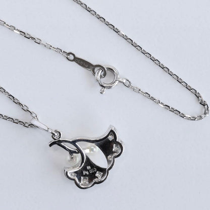 Pt950 Mikimoto Ginkgo diamond necklace with 2.8mm baby pearl on a 40cm platinum chain
