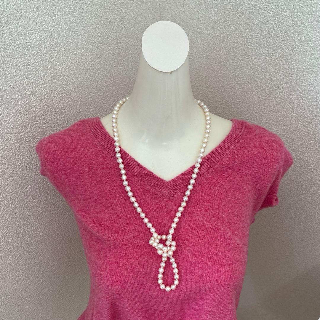 A grain Akoya pearl necklace with baroque pearls measuring 7-7.5mm and 83cm length