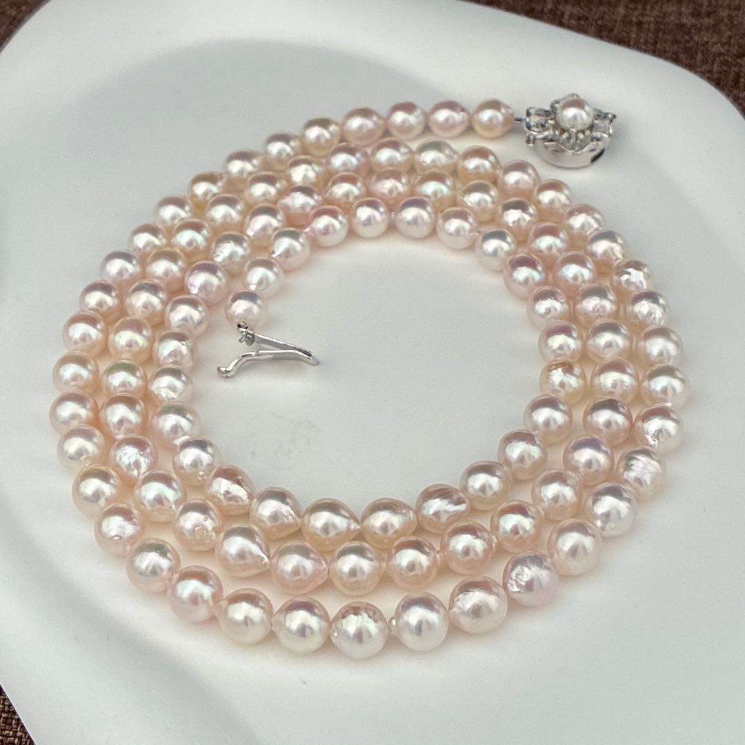 A grain Akoya pearl necklace with baroque pearls measuring 7-7.5mm and 83cm length