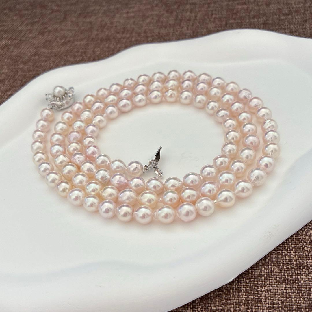A grain Akoya pearl necklace with baroque pearls measuring 7-7.5mm and 83cm length