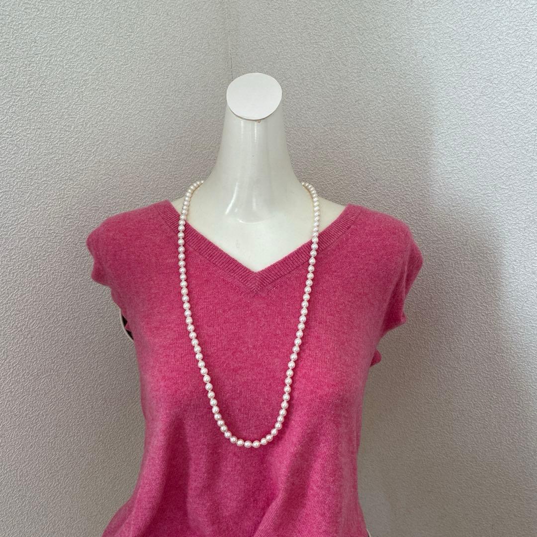 A grain Akoya pearl necklace with baroque pearls measuring 7-7.5mm and 83cm length