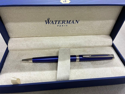 Waterman Metropolitan pen in sleek black finish, 133 mm long, shown capped on white background