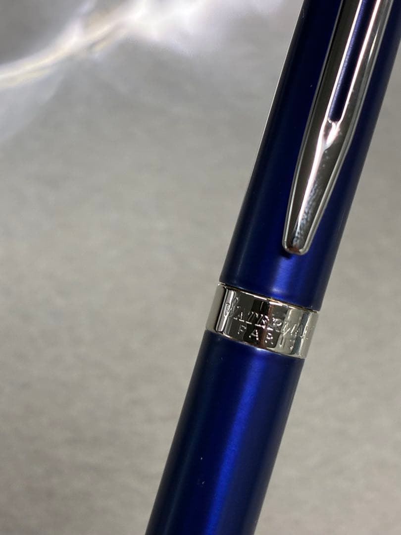 Waterman Metropolitan pen in sleek black finish, 133 mm long, shown capped on white background