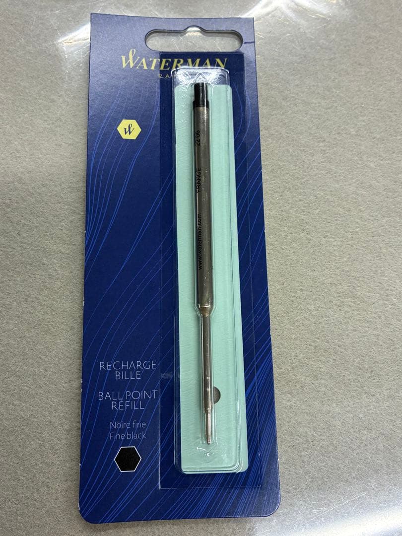 Waterman Metropolitan pen in sleek black finish, 133 mm long, shown capped on white background