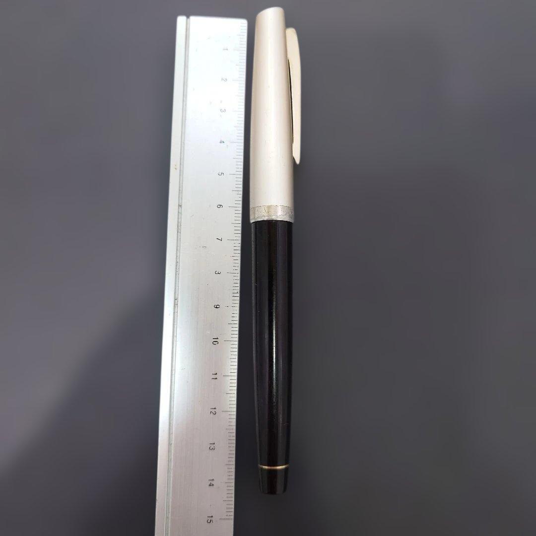Pilot Fountain Pen with black and silver body and 14K 585 gold nib