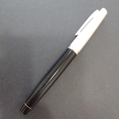 Pilot Fountain Pen with black and silver body and 14K 585 gold nib