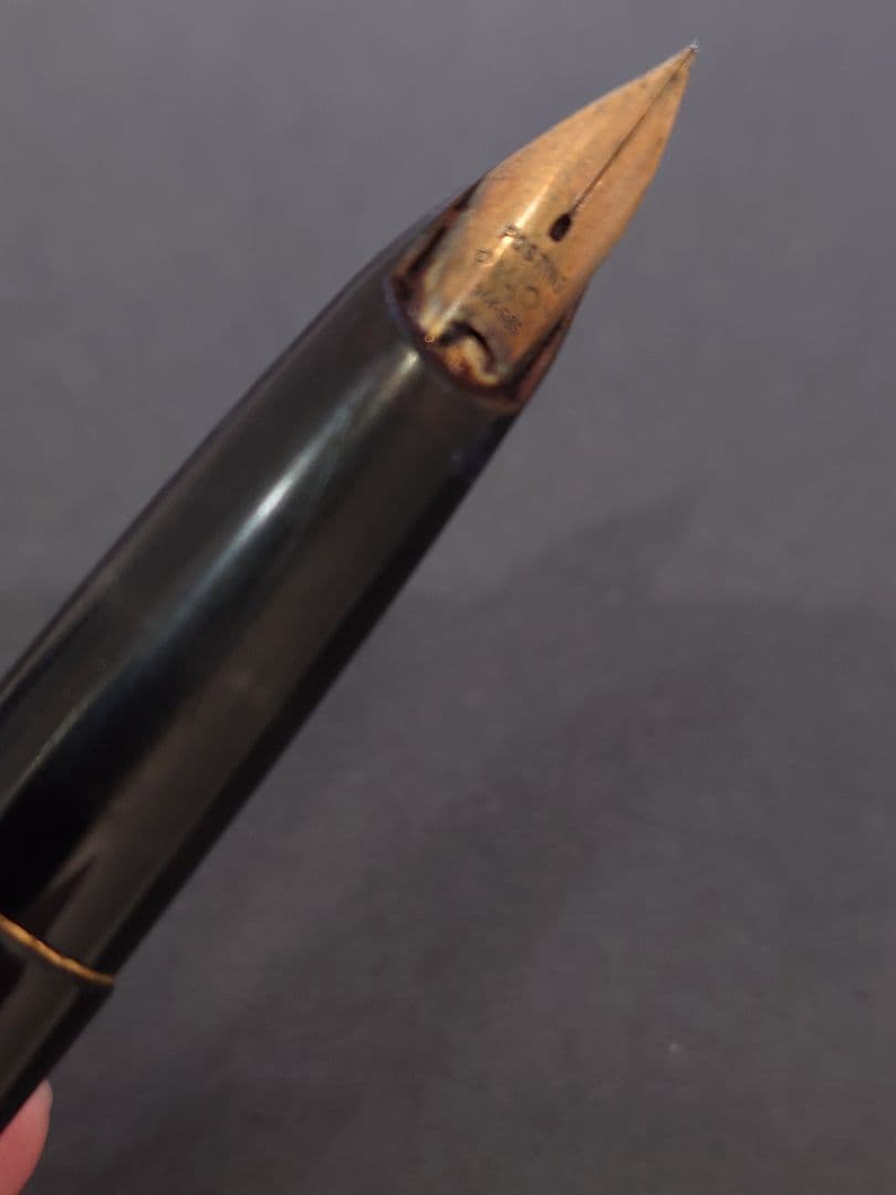 Pilot Fountain Pen with black and silver body and 14K 585 gold nib
