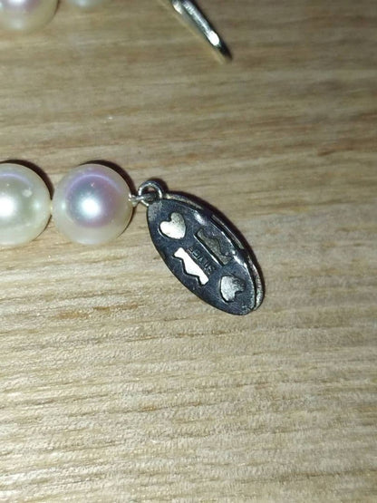 Pearl necklace with white and pink Akoya pearls arranged in a classic strand