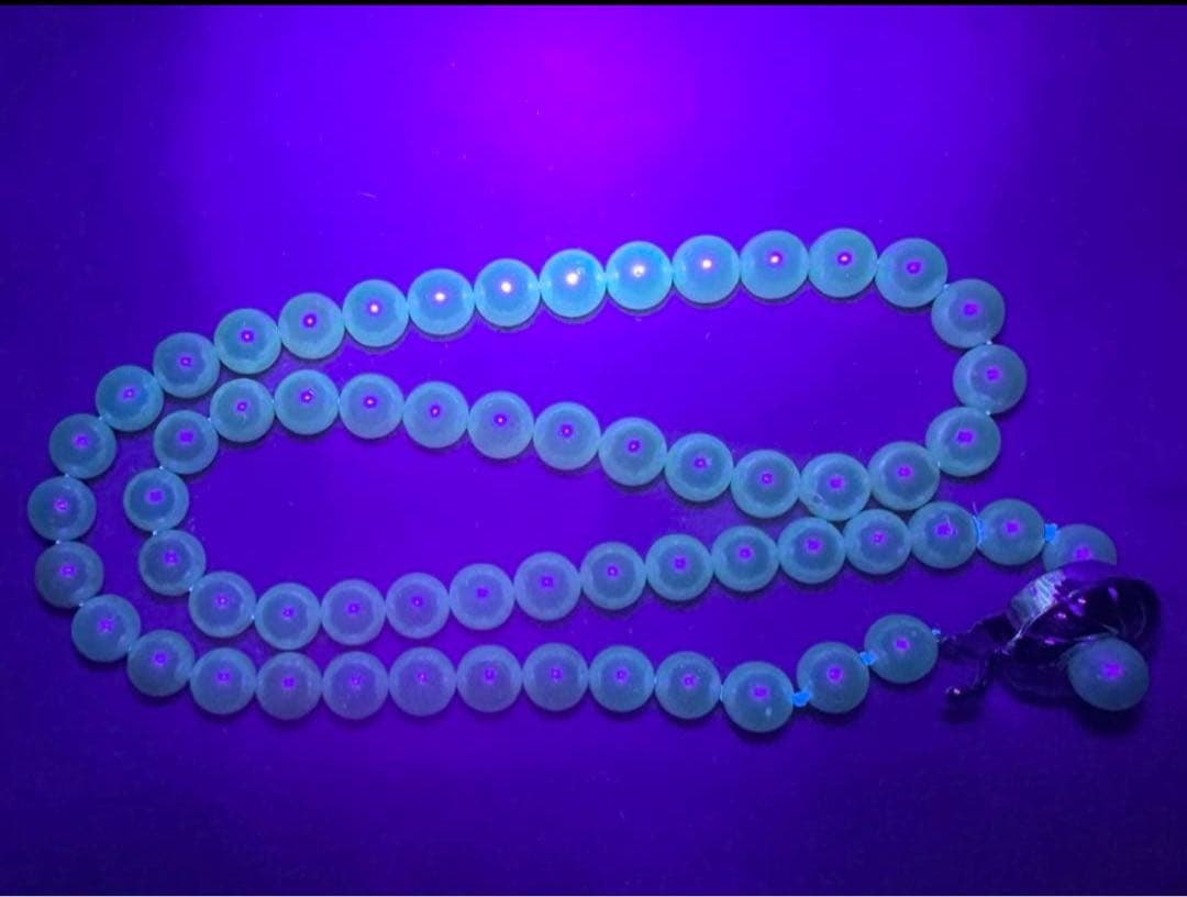 Akoya pearl necklace with 7mm pearls, silver clasp with inscription, displayed with certificate and case
