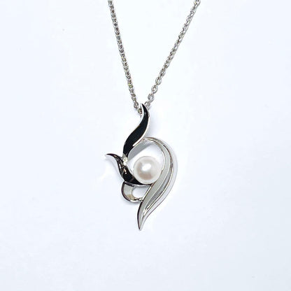 MIKIMOTO pearl necklace pendant with 5.9mm pearls on a 40cm silver chain
