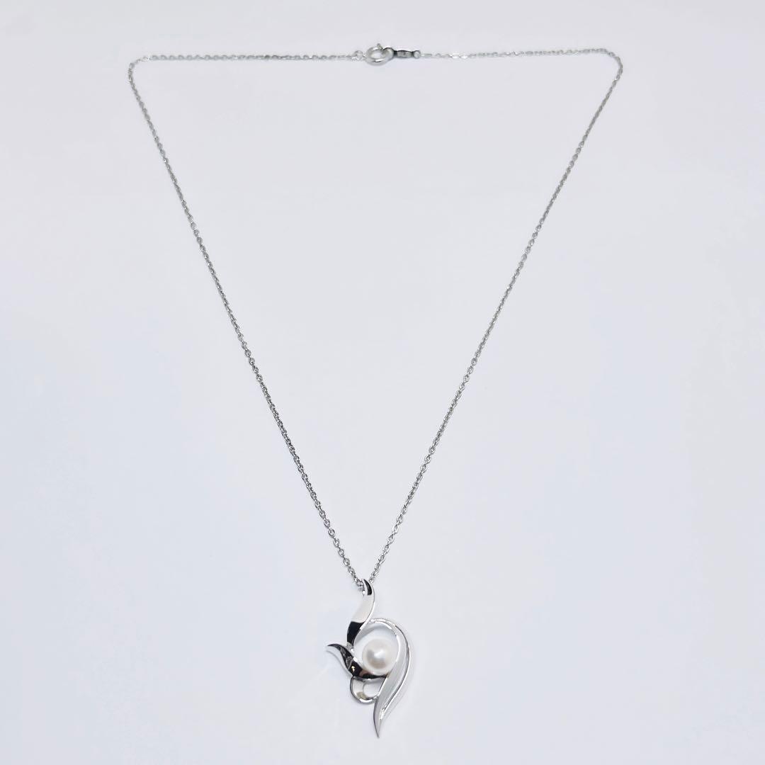 MIKIMOTO pearl necklace pendant with 5.9mm pearls on a 40cm silver chain