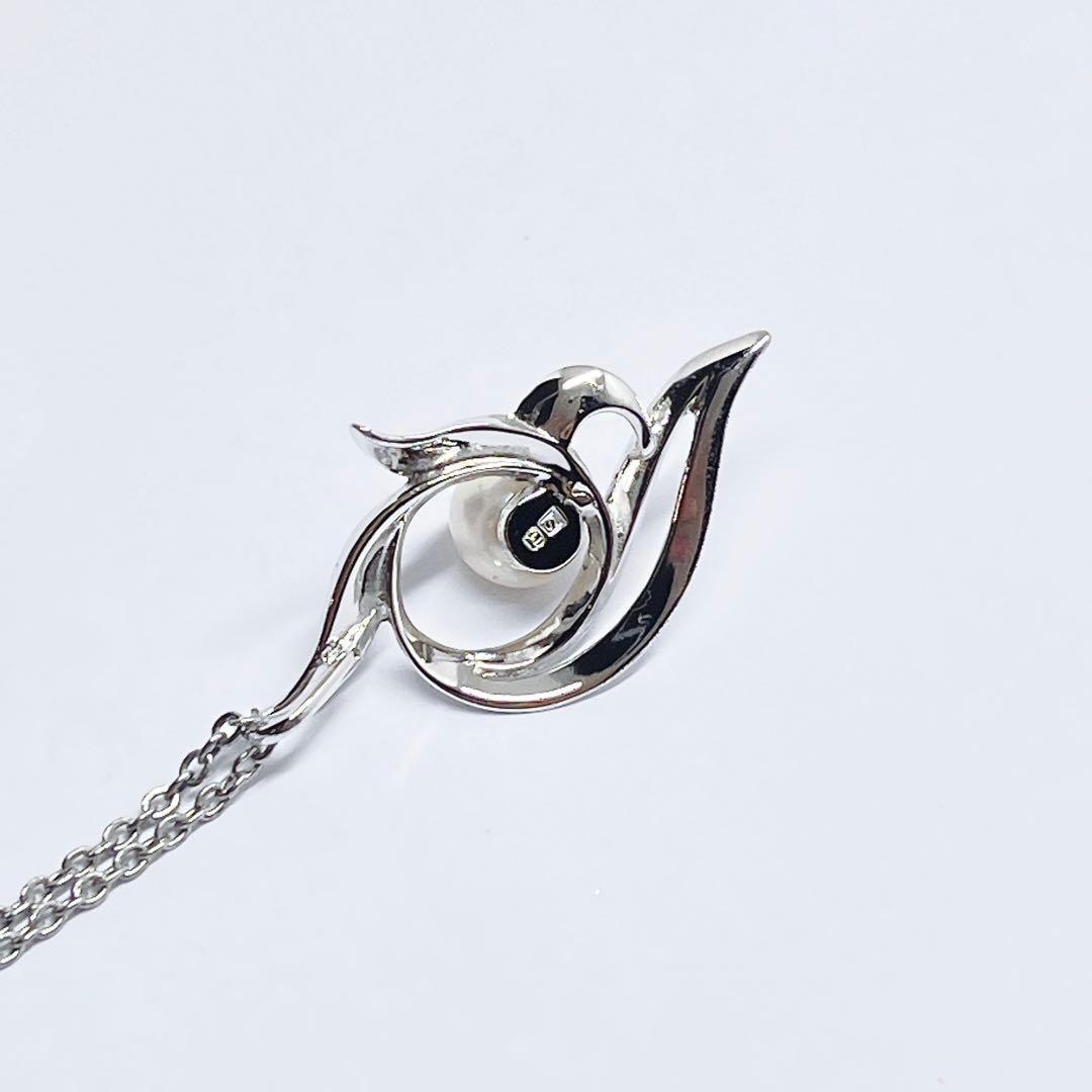 MIKIMOTO pearl necklace pendant with 5.9mm pearls on a 40cm silver chain