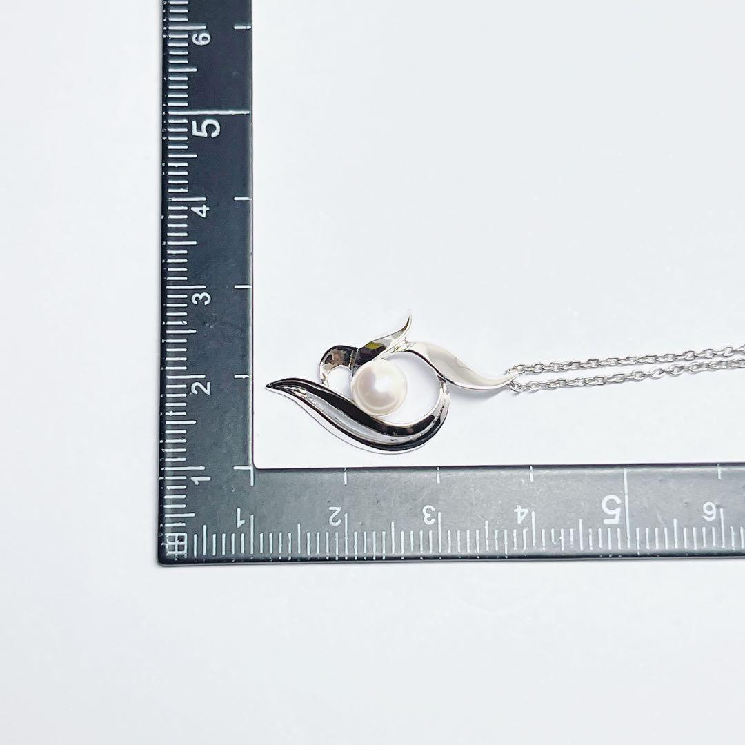 MIKIMOTO pearl necklace pendant with 5.9mm pearls on a 40cm silver chain