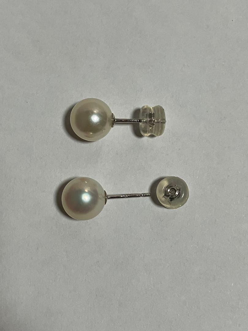 Akoya pearl necklace with 8.5-9mm pearls and matching Pt900 pearl earrings with silver clasps