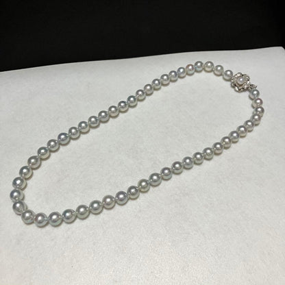 Akoya pearl necklace featuring natural gray pearls sized 7.5-8.0 mm with 43 cm length