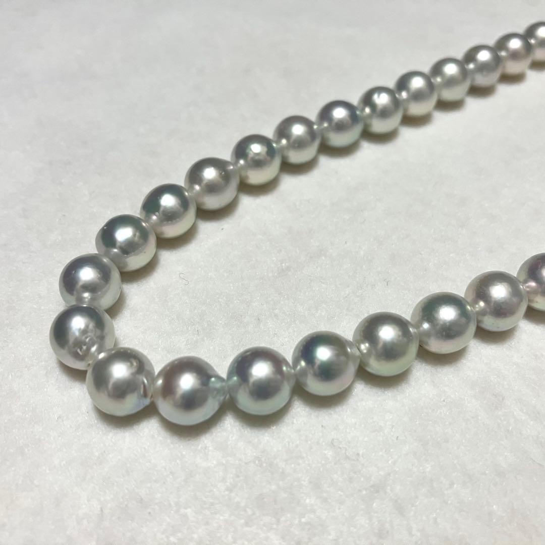 Akoya pearl necklace featuring natural gray pearls sized 7.5-8.0 mm with 43 cm length
