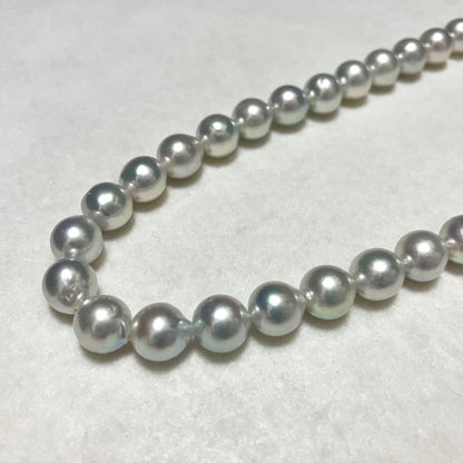 Akoya pearl necklace featuring natural gray pearls sized 7.5-8.0 mm with 43 cm length