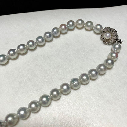 Akoya pearl necklace featuring natural gray pearls sized 7.5-8.0 mm with 43 cm length