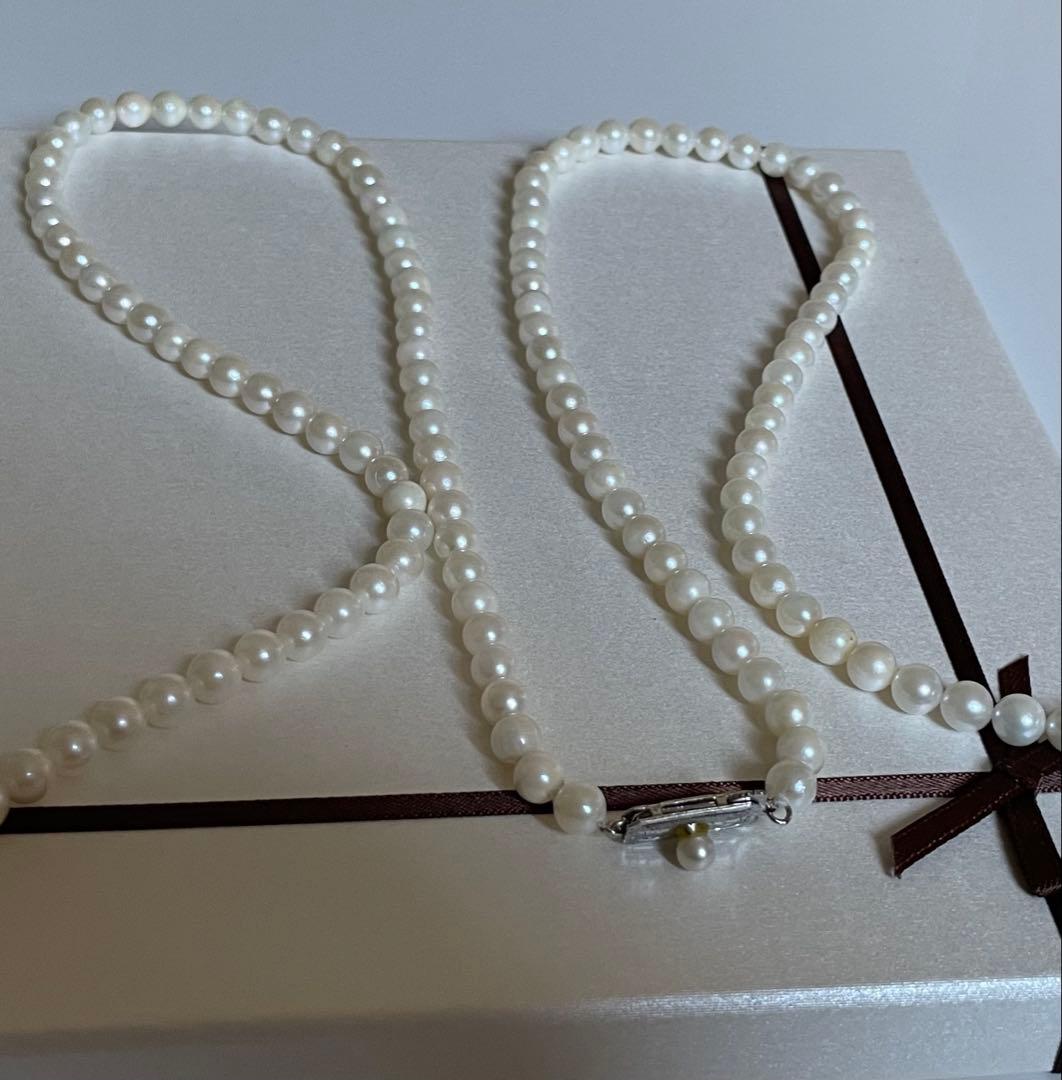 Akoya genuine pearl necklace with 5mm round white pearls measuring 114cm in length