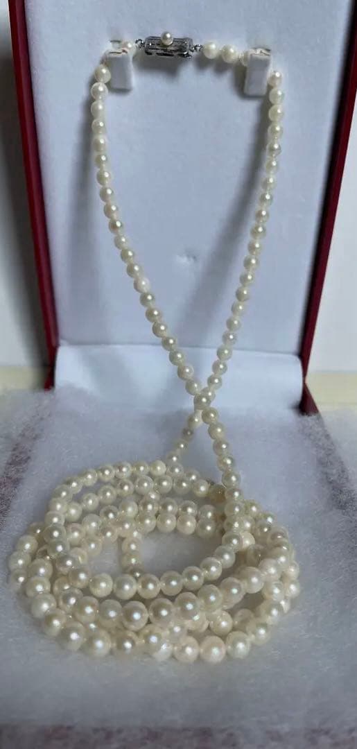 Akoya genuine pearl necklace with 5mm round white pearls measuring 114cm in length