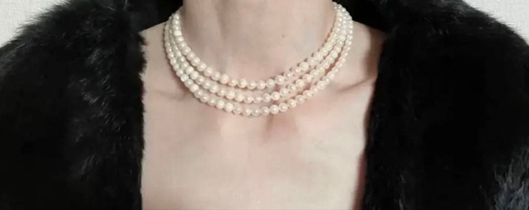Akoya genuine pearl necklace with 5mm round white pearls measuring 114cm in length