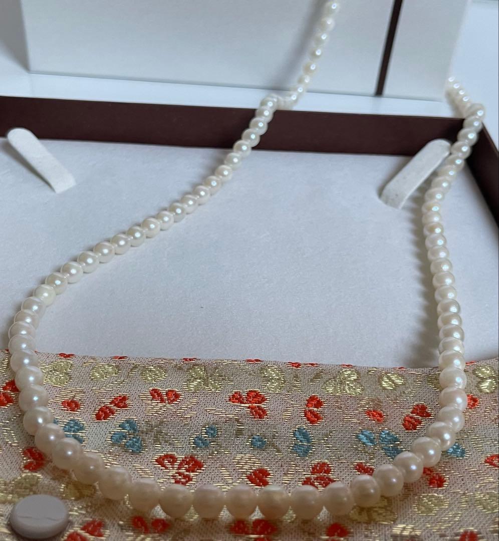 Akoya genuine pearl necklace with 5mm round white pearls measuring 114cm in length