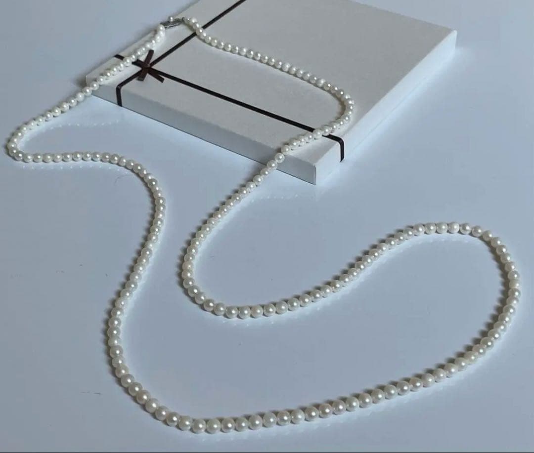 Akoya genuine pearl necklace with 5mm round white pearls measuring 114cm in length