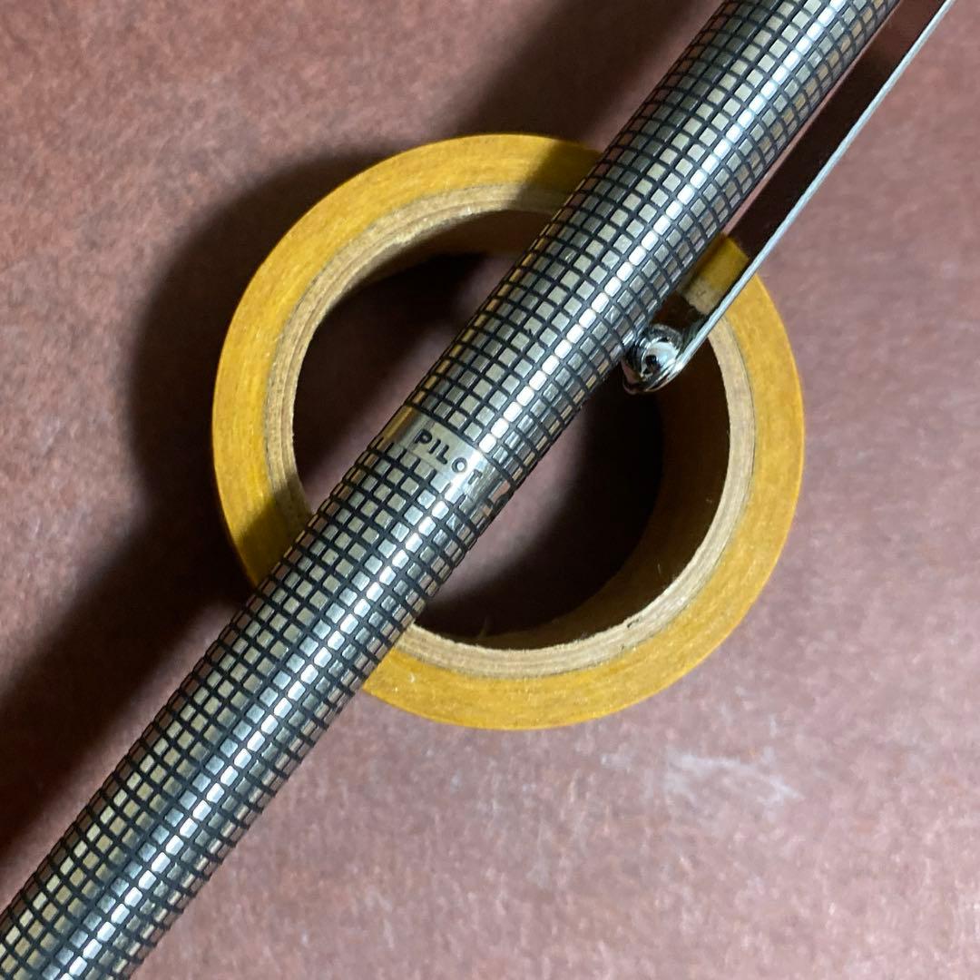 Pilot Rolette grid pattern product showing detailed grid design with model ローリート