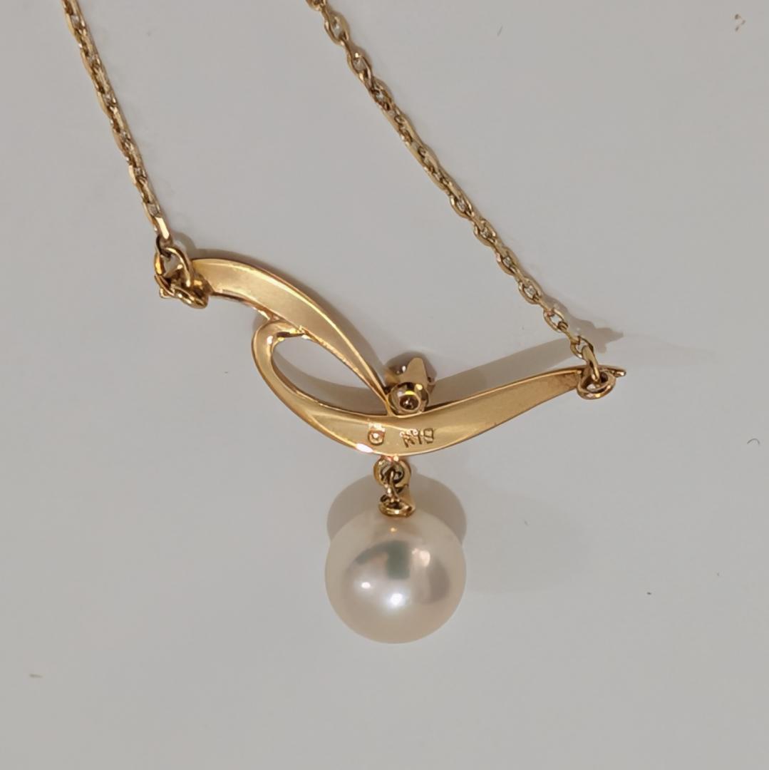 Mikimoto pearl necklace featuring a 7.3mm pearl and diamond set in 18K yellow gold with 42cm chain