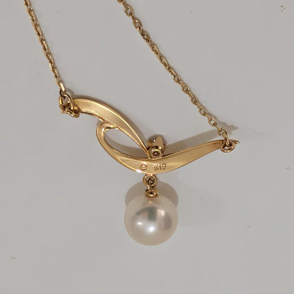 Mikimoto pearl necklace featuring a 7.3mm pearl and diamond set in 18K yellow gold with 42cm chain