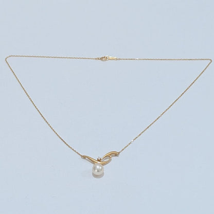 Mikimoto pearl necklace featuring a 7.3mm pearl and diamond set in 18K yellow gold with 42cm chain