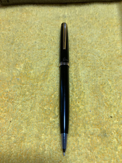 Pilot Elite fountain pen and mechanical pencil set with half-grid engraving and 14K gold fine nib