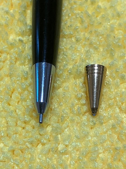 Pilot Elite fountain pen and mechanical pencil set with half-grid engraving and 14K gold fine nib